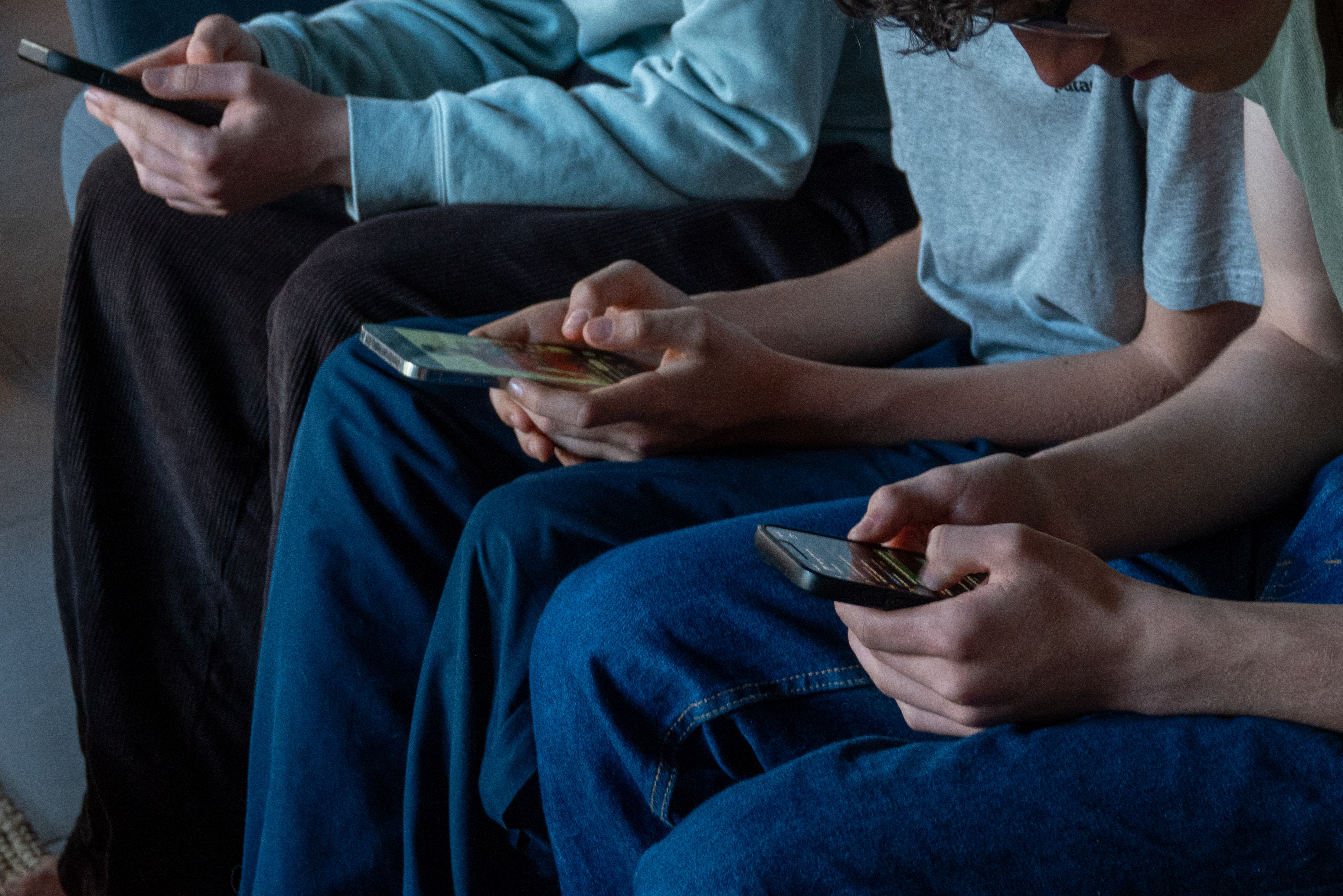 ChatGPT 청소년 모드, 4,000개 프롬프트 테스트서 '허용 불가 위험' 판정 — 커먼센스미디어 청소년 AI 안전 연구소 2026